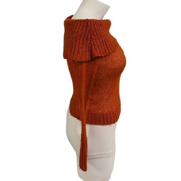 Off the Shoulder Sweater - Size M - Picture 2 of 8